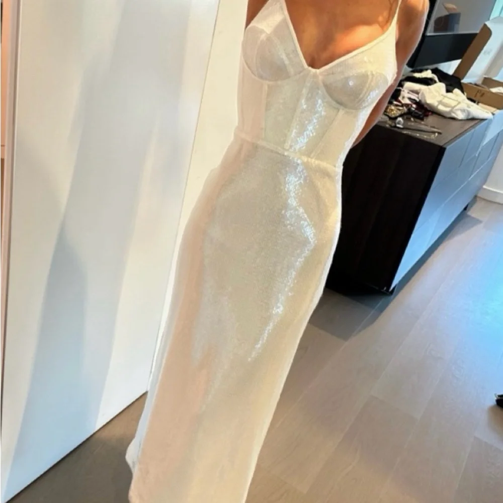 Elegant White Sequin Dress - Picture 2 of 6